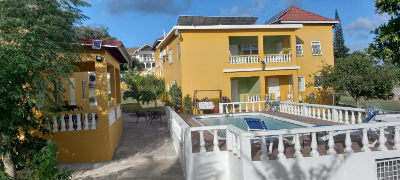 Modrians Bed & Breakfast Runaway Bay Eksteriør bilde